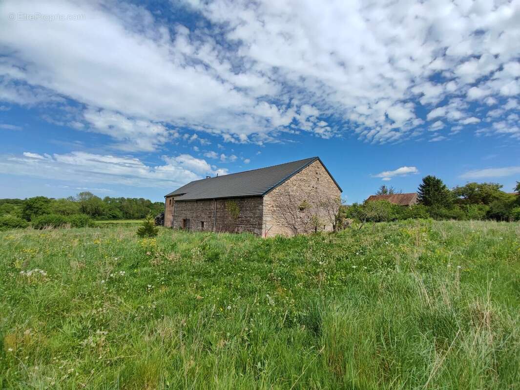 Maison à LA ROCHE-EN-BRENIL