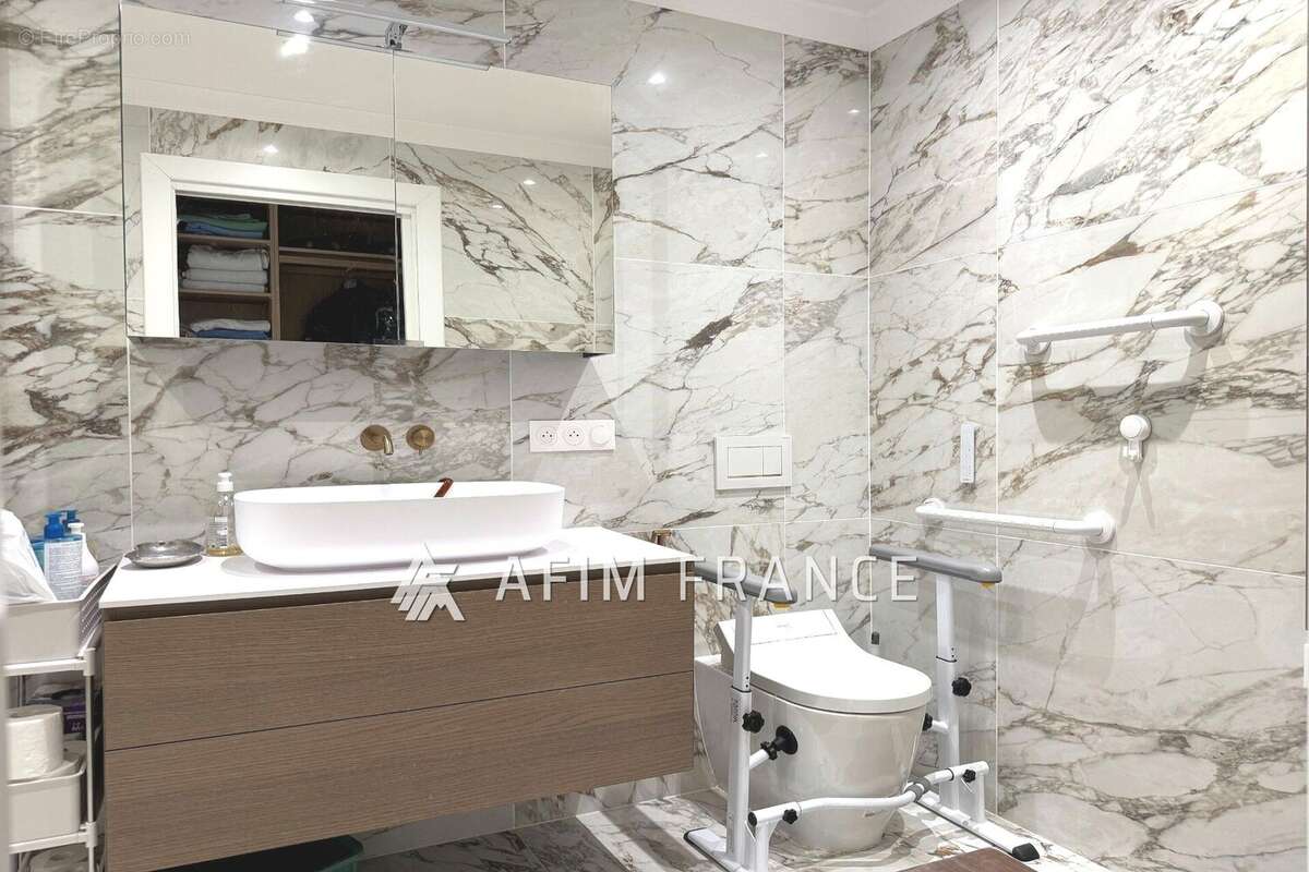 Appartement à ROQUEBRUNE-CAP-MARTIN