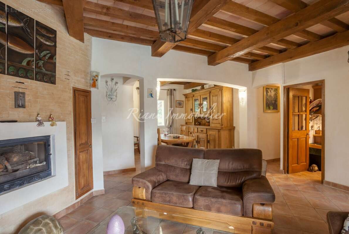 Maison 110 m² à Cabrieres-D'avignon  - photo 8
