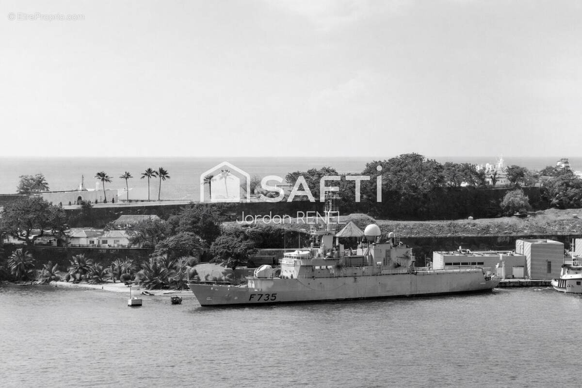 Photo 1 - Commerce à FORT-DE-FRANCE