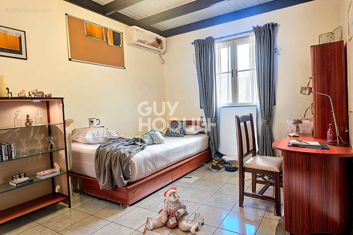 Maison à REMIRE-MONTJOLY