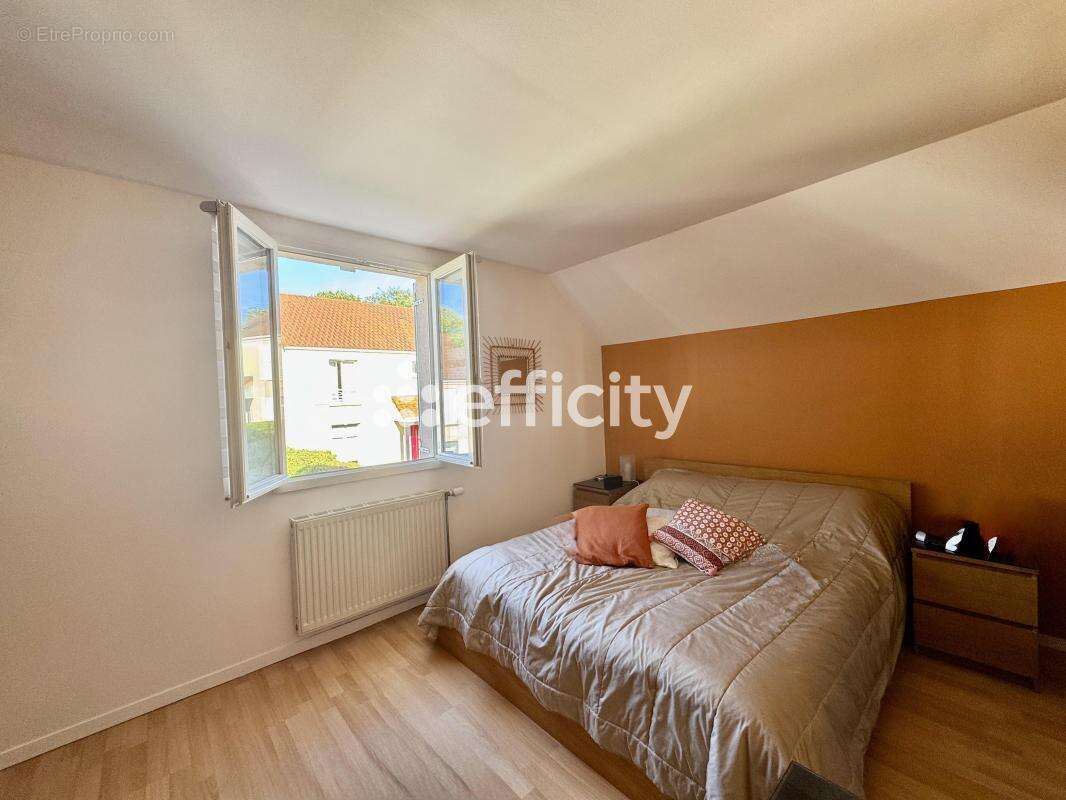 Maison à MAGNY-LE-HONGRE