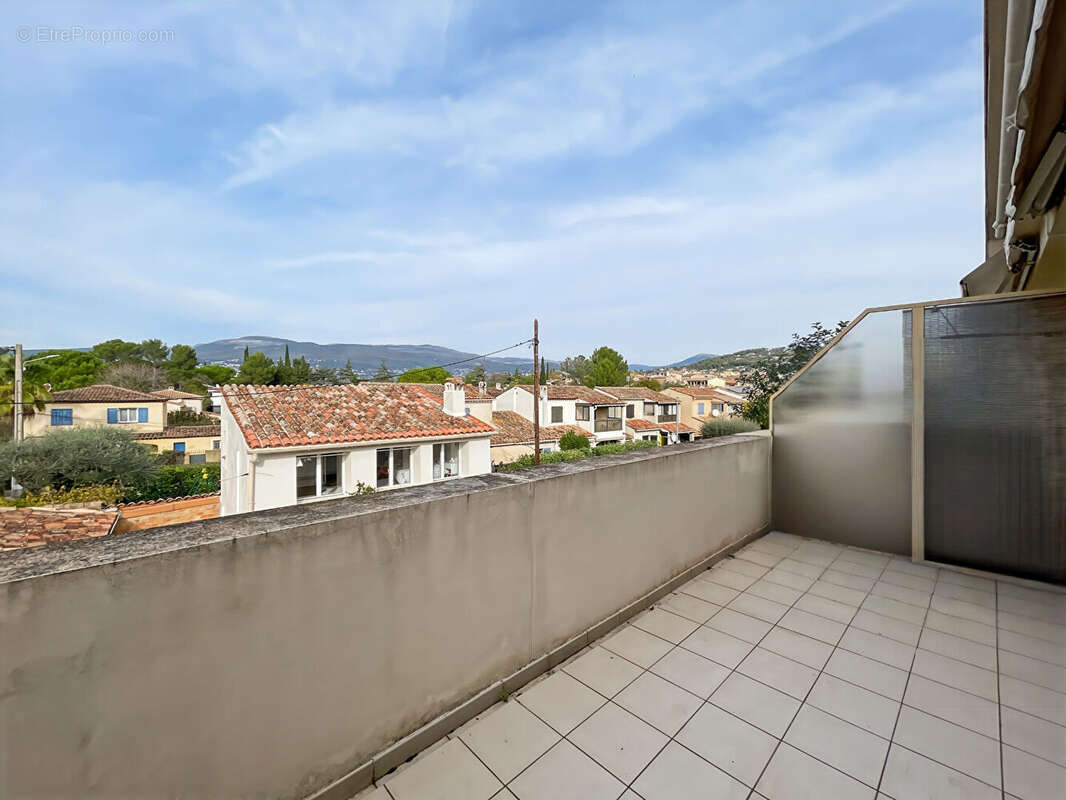 Appartement à MOUANS-SARTOUX