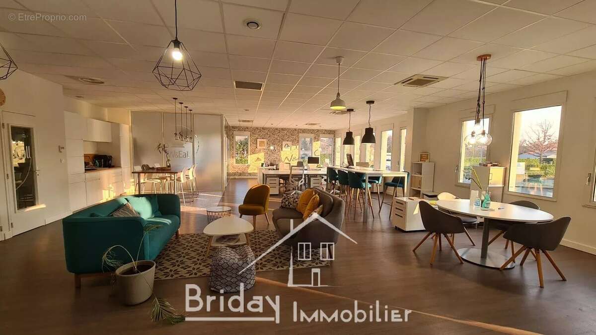 Commerce à SAINT-GENIS-LAVAL