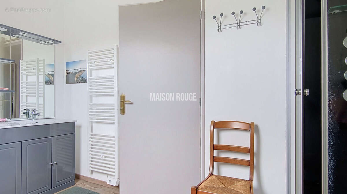 Maison à LA ROCHE-DERRIEN