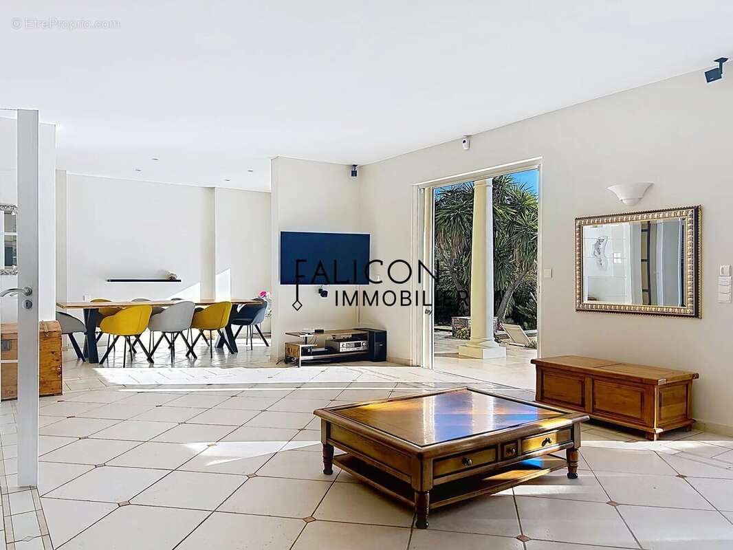 Superbe Villa d'Architecte dans un Domaine Privé sur les Hauteurs de Falicon - photo 18