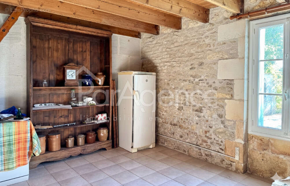 Maison à CHAILLEVETTE