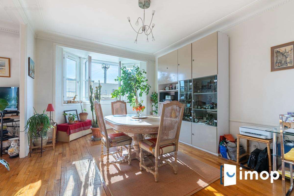 Appartement à PARIS-14E