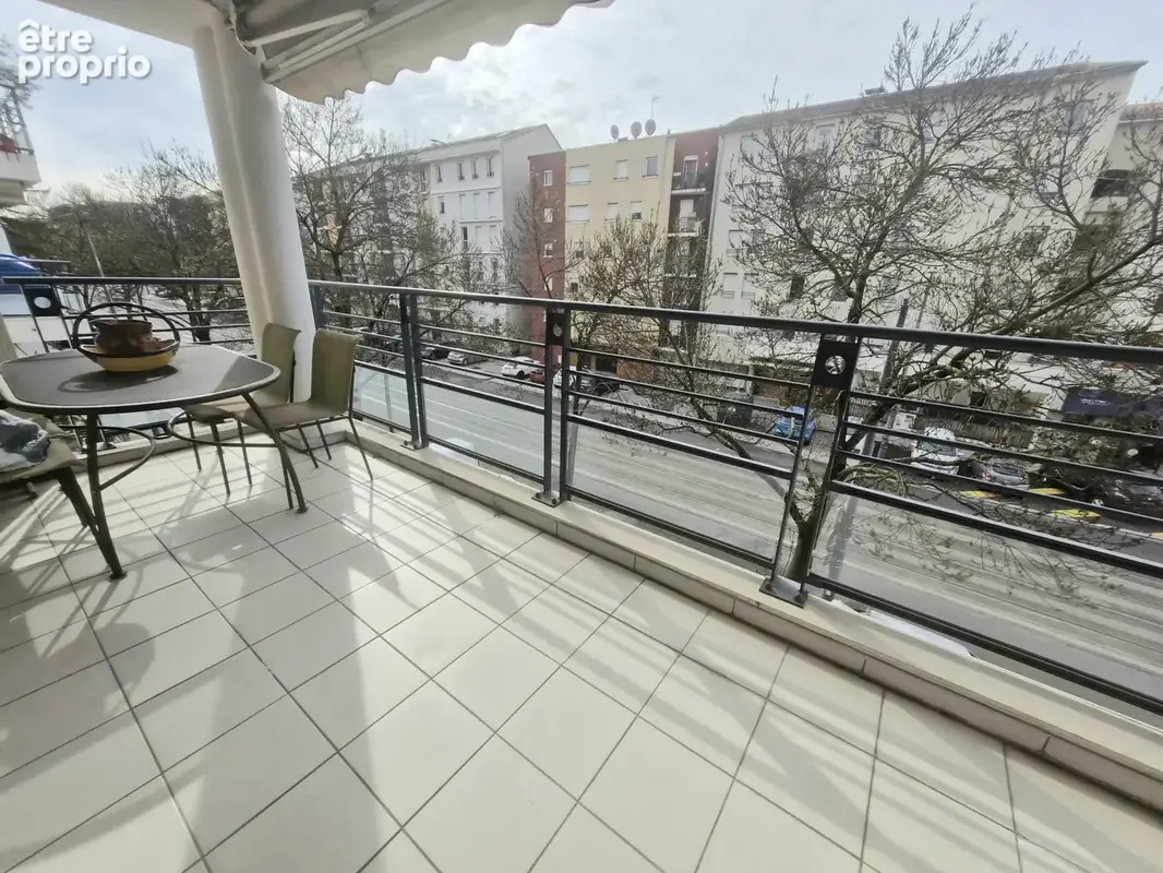 Appartement à BRON