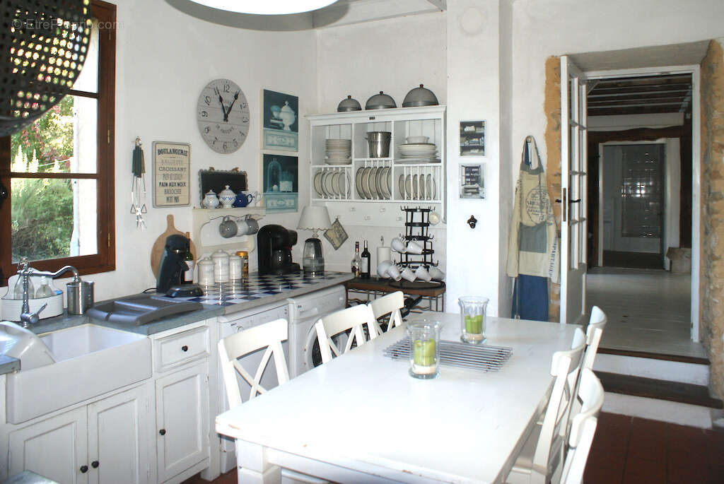 A VOIR. Belle maison en pierre de 4 chambres avec dépendances et vues sur terrain d'environ 2811m2 - photo 7
