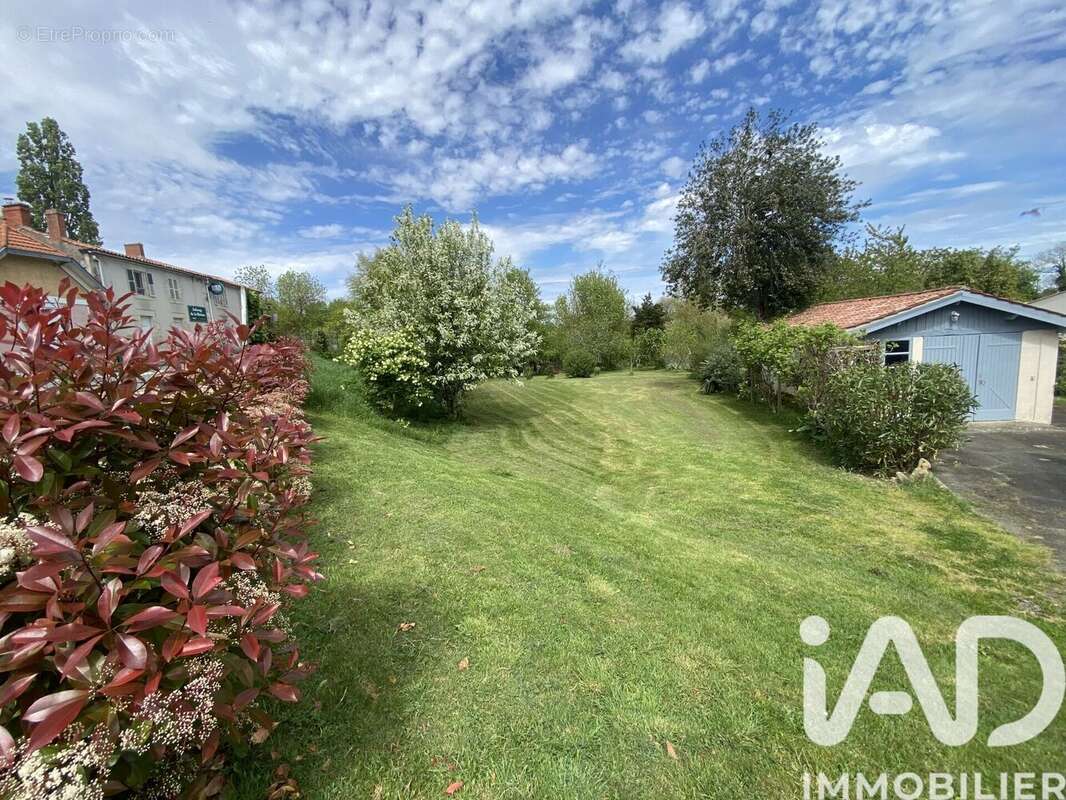 Photo 8 - Maison à LE POIRE-SUR-VELLUIRE