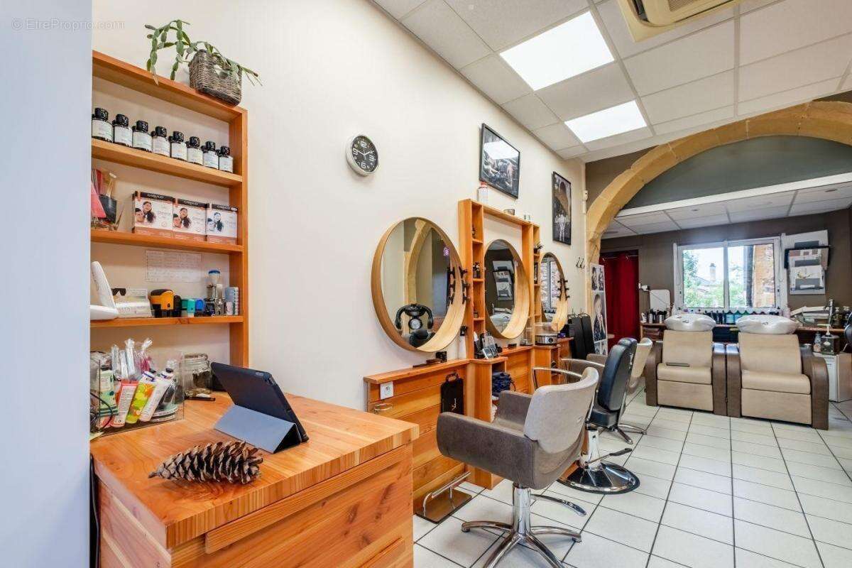 Commerce à LE BOIS-D'OINGT