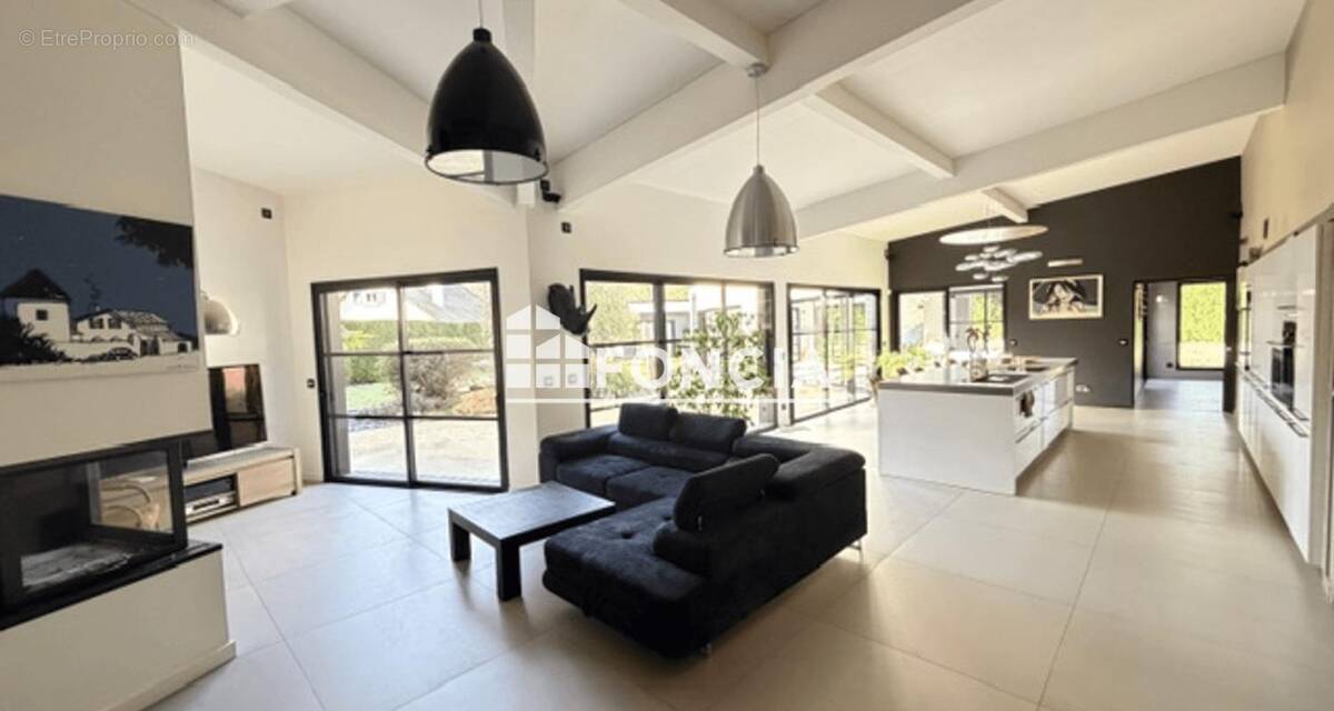 Maison à MONCE-EN-BELIN