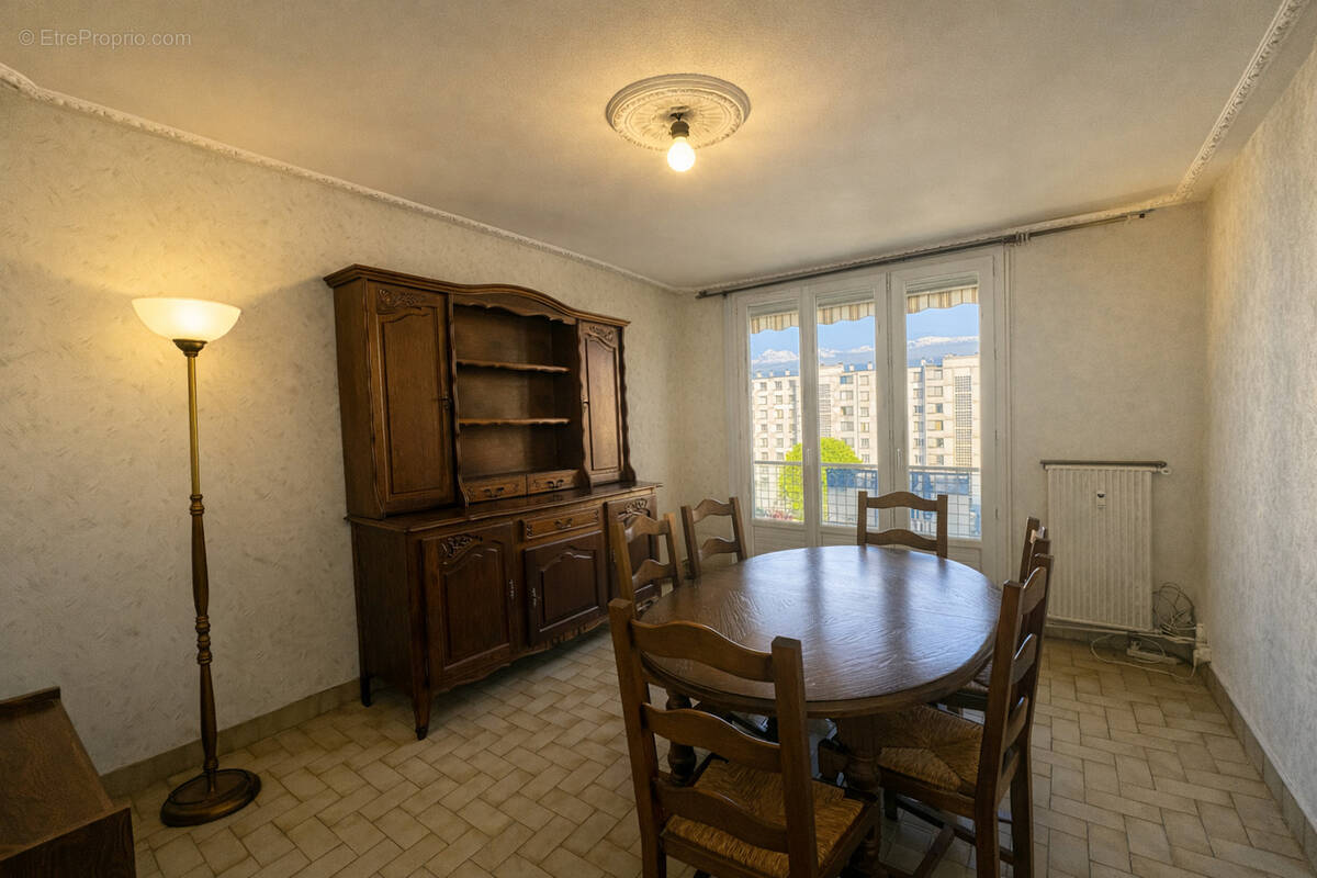 Appartement à LE PONT-DE-CLAIX