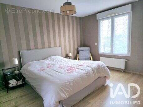 Maison 215 m² à Grisy-Suisnes  - photo 8