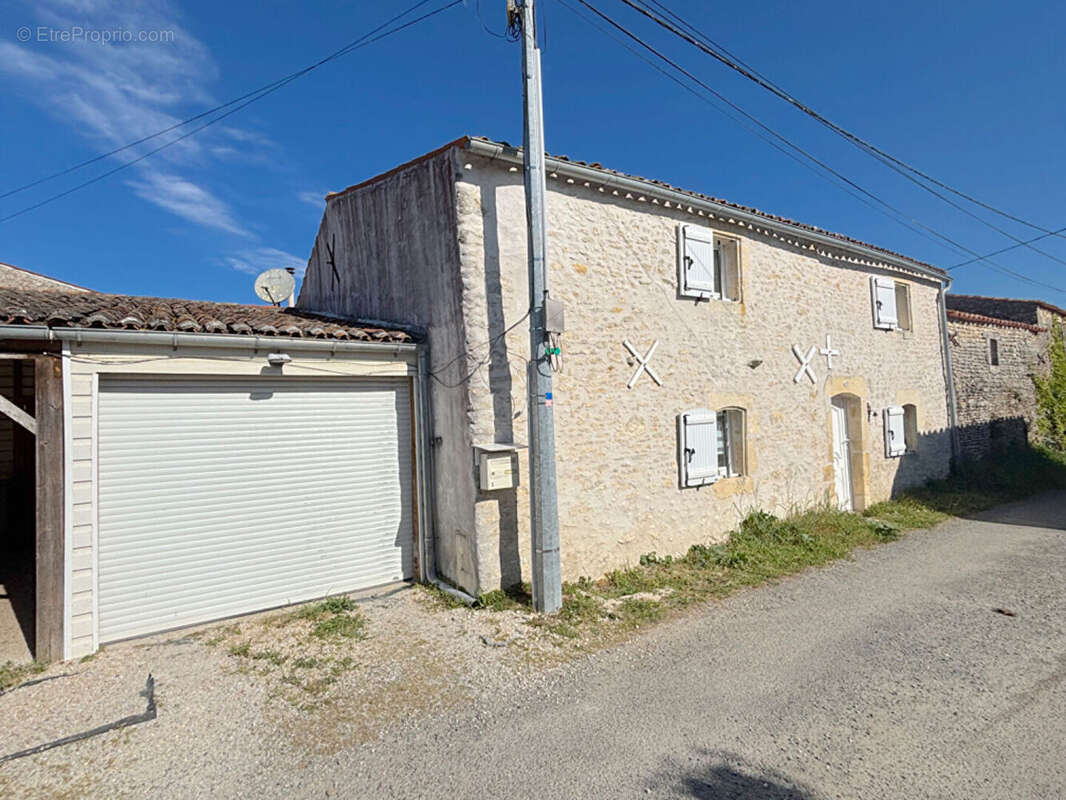 Maison à CORME-ECLUSE