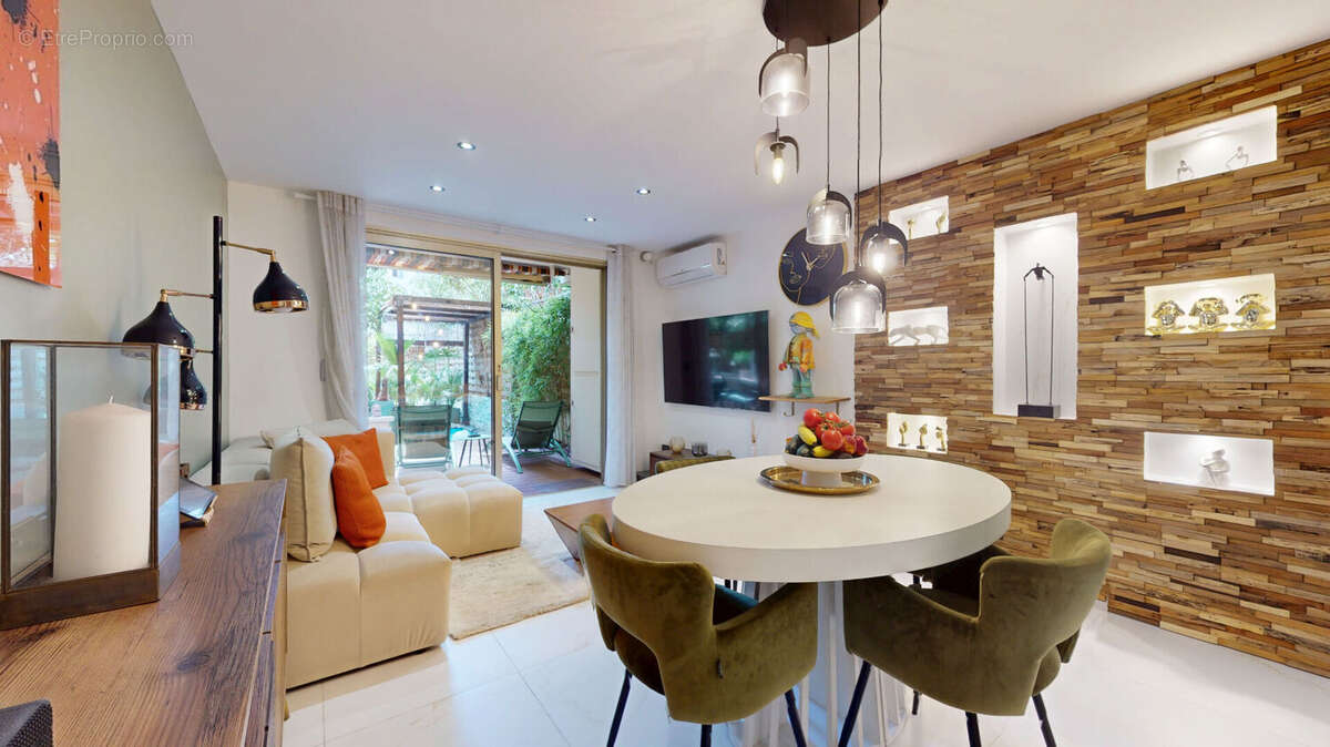 Appartement à SAINT-LAURENT-DU-VAR