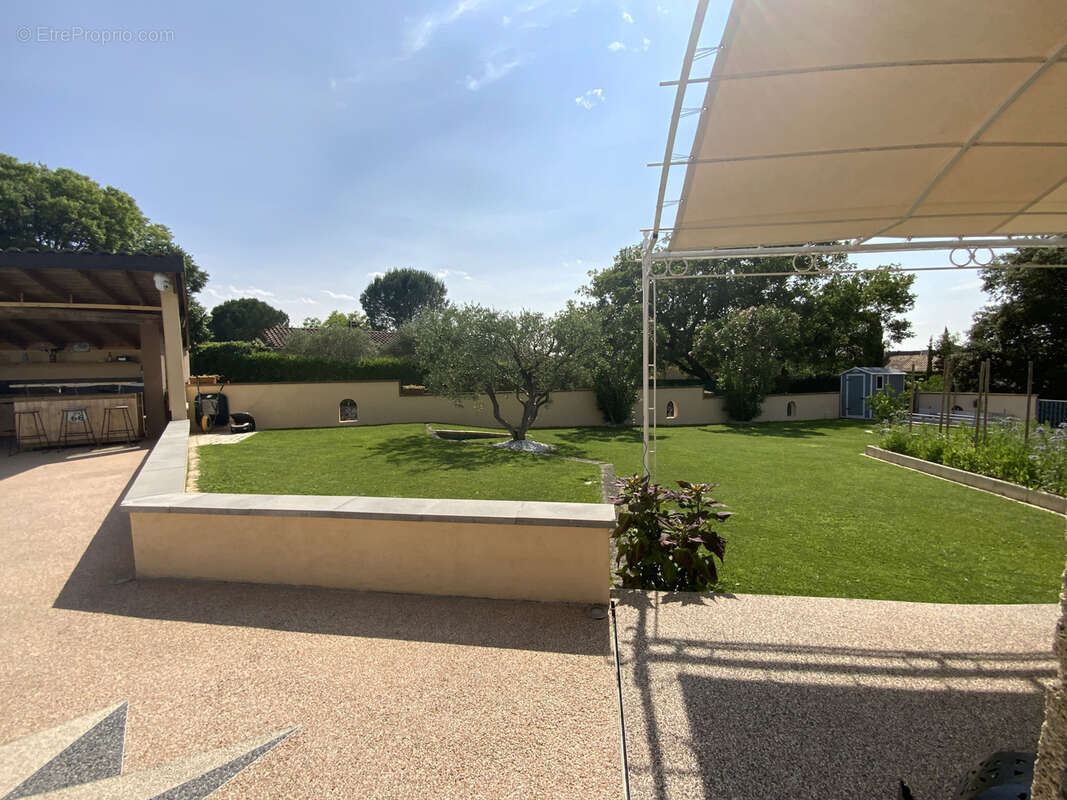 Villa plain pied sur 1000 m2 de terrain avec piscine. - photo 6