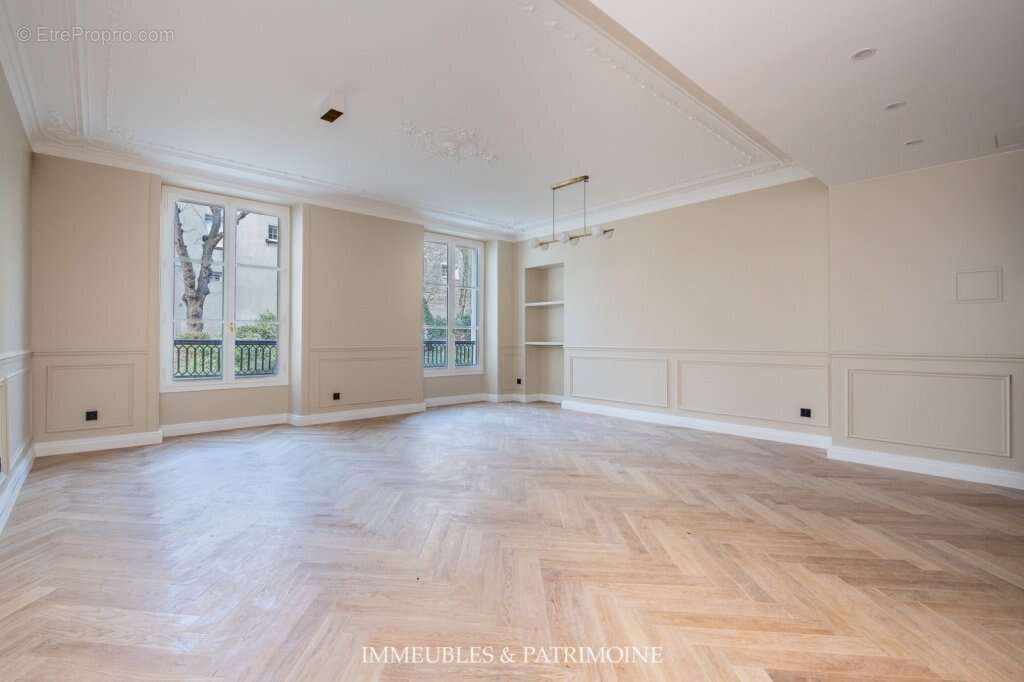 Appartement à PARIS-8E