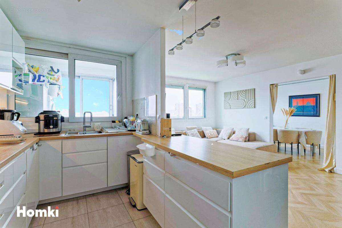 Appartement à CHARENTON-LE-PONT