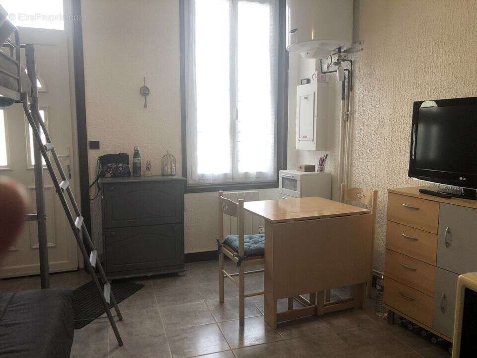 Maison à SAINT-JULIEN-BEYCHEVELLE