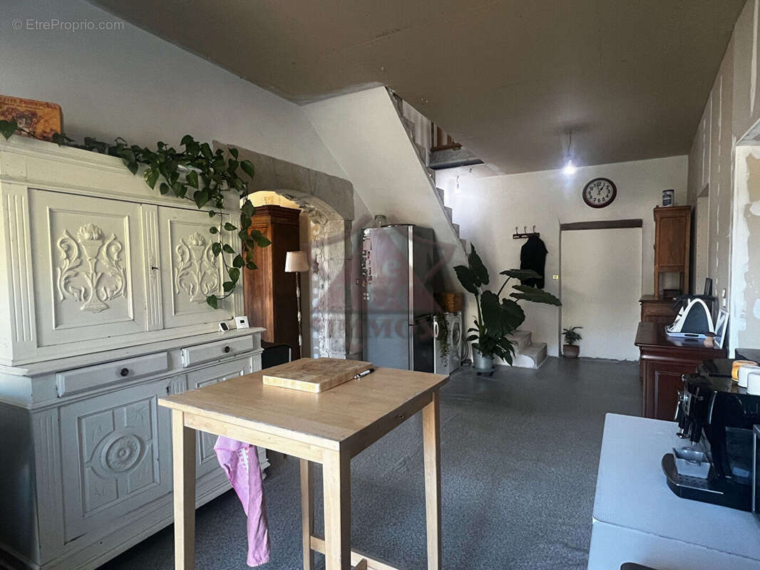 Maison à MEYRANNES