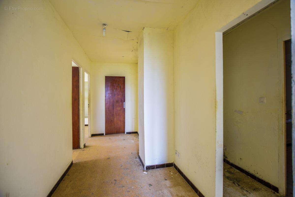 Maison à SAINT-LAURENT-DES-ARBRES