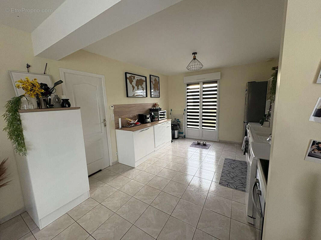 Maison à AMBRIERES-LES-VALLEES