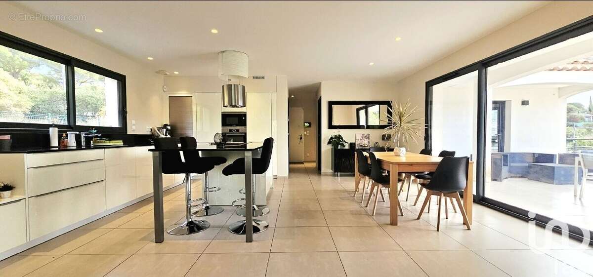 Photo 6 - Maison à ROQUEBRUNE-SUR-ARGENS