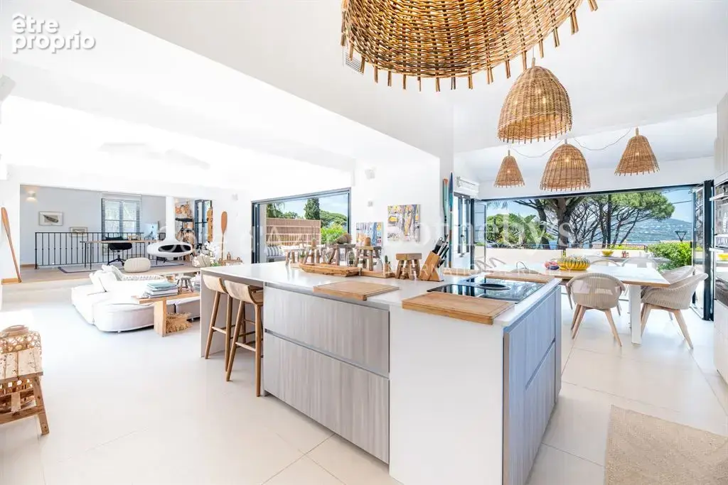 Villa contemporaine avec vue mer à vendre à Gassin, aux portes de Saint-Tropez. - photo 3