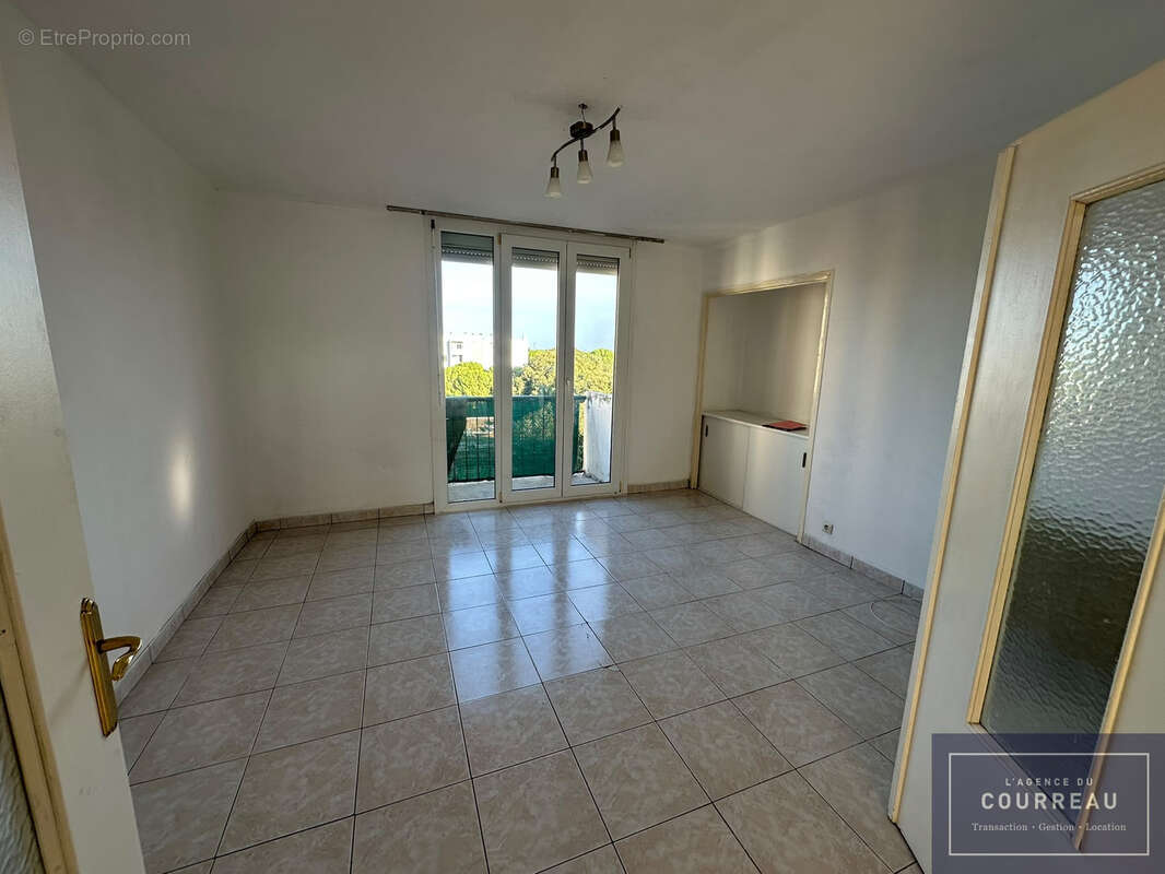 F3 de 59 m2 situé près de l'Arène, 4ème étage • Balcon • Parking • Lumineux et calme - photo 4