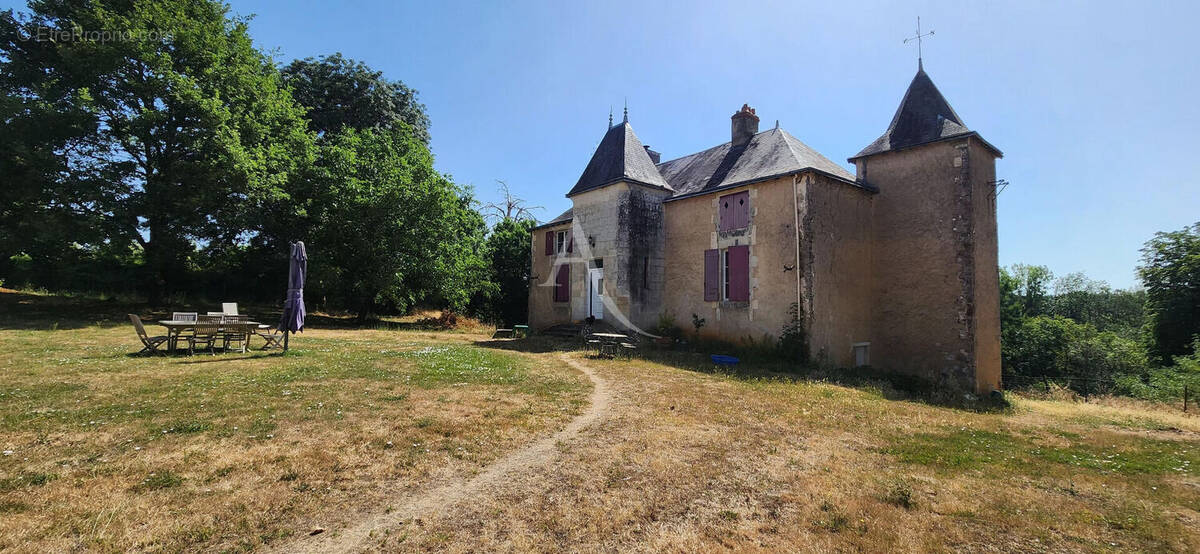 Maison à VIVONNE