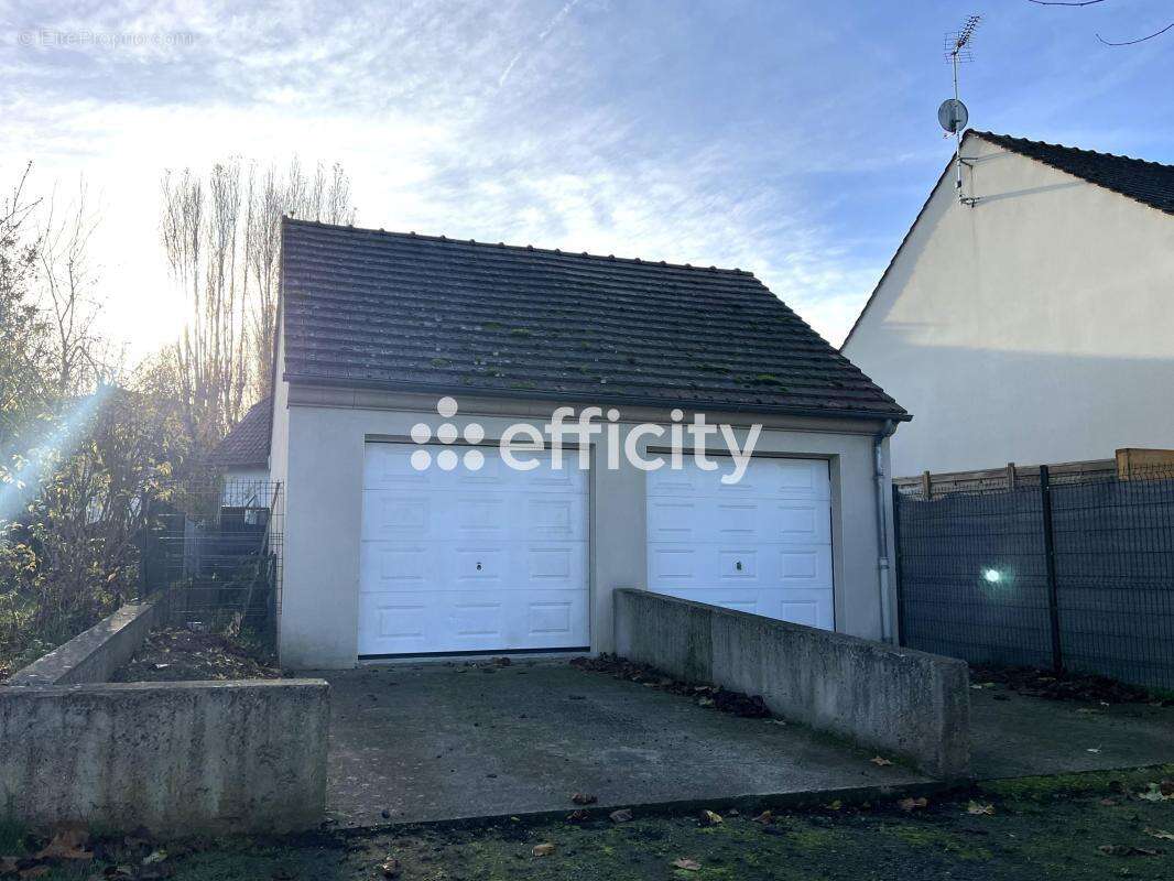 Maison à VILLENEUVE-SAINT-GERMAIN