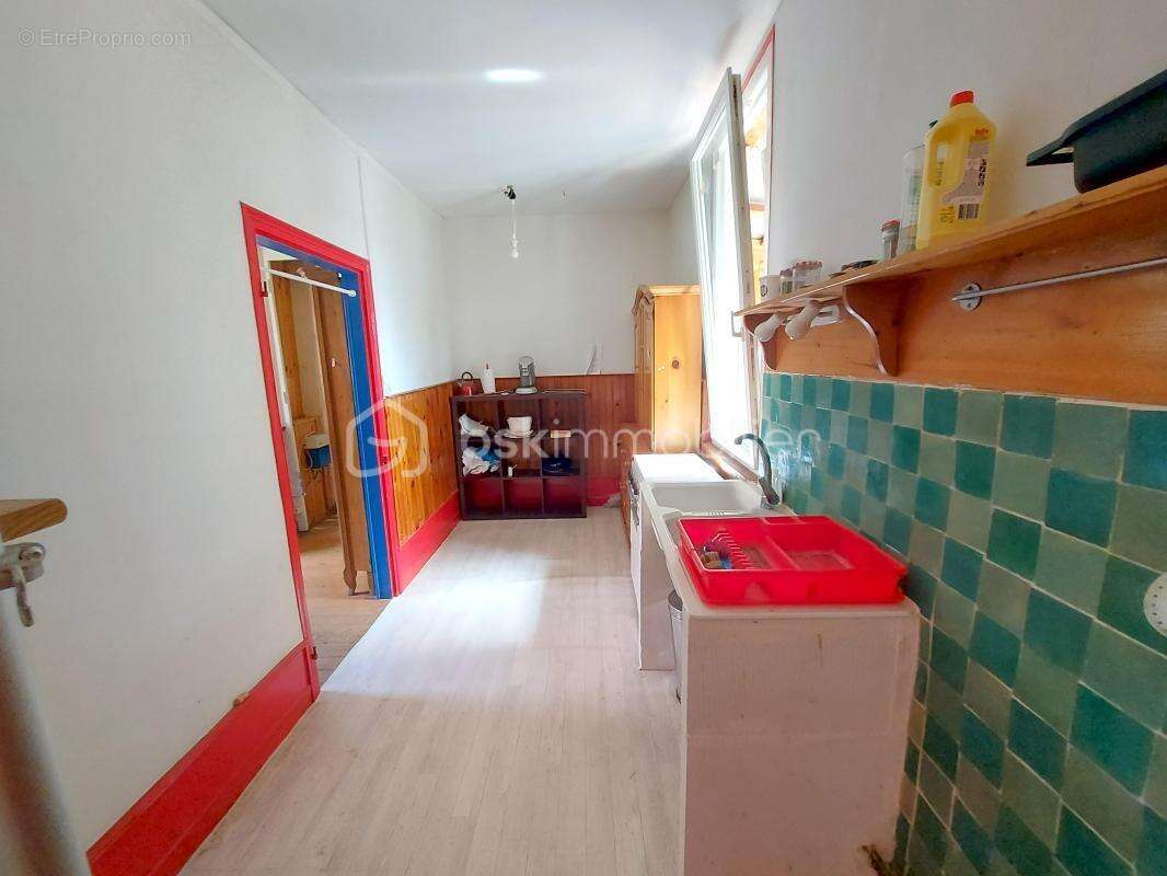 Maison de caractère avec dépendances ! calme, espace et potentiel : une opportunité à saisir ! - photo 7