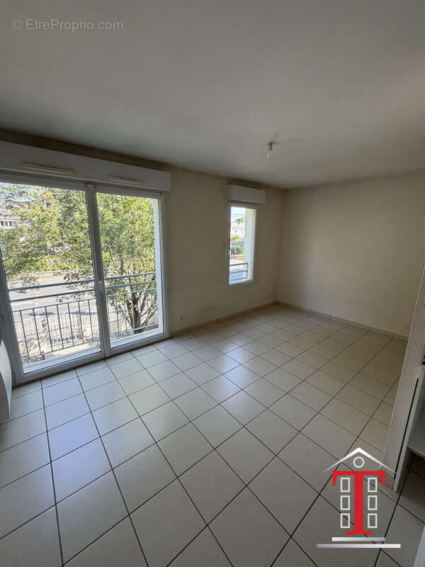 Appartement 27 m² à Les Ponts-De-Ce  - photo 2