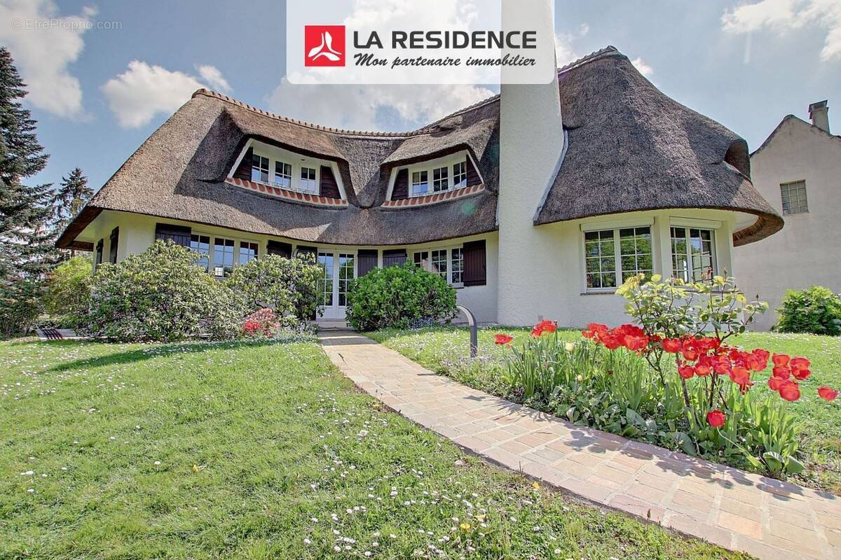 Maison à LE MESNIL-SAINT-DENIS