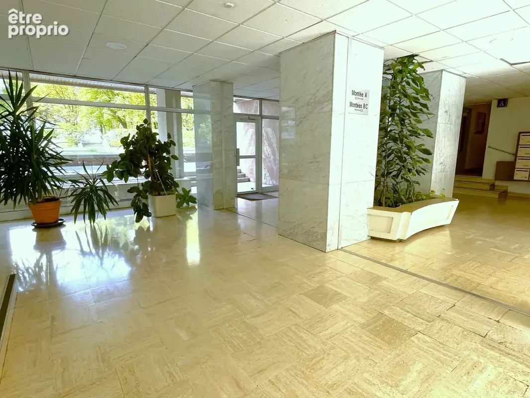 Tête d'Or - La Doua : T5 lumineux avec 3 ch., terrasse, 2 loggias et vue dégagée - photo 22