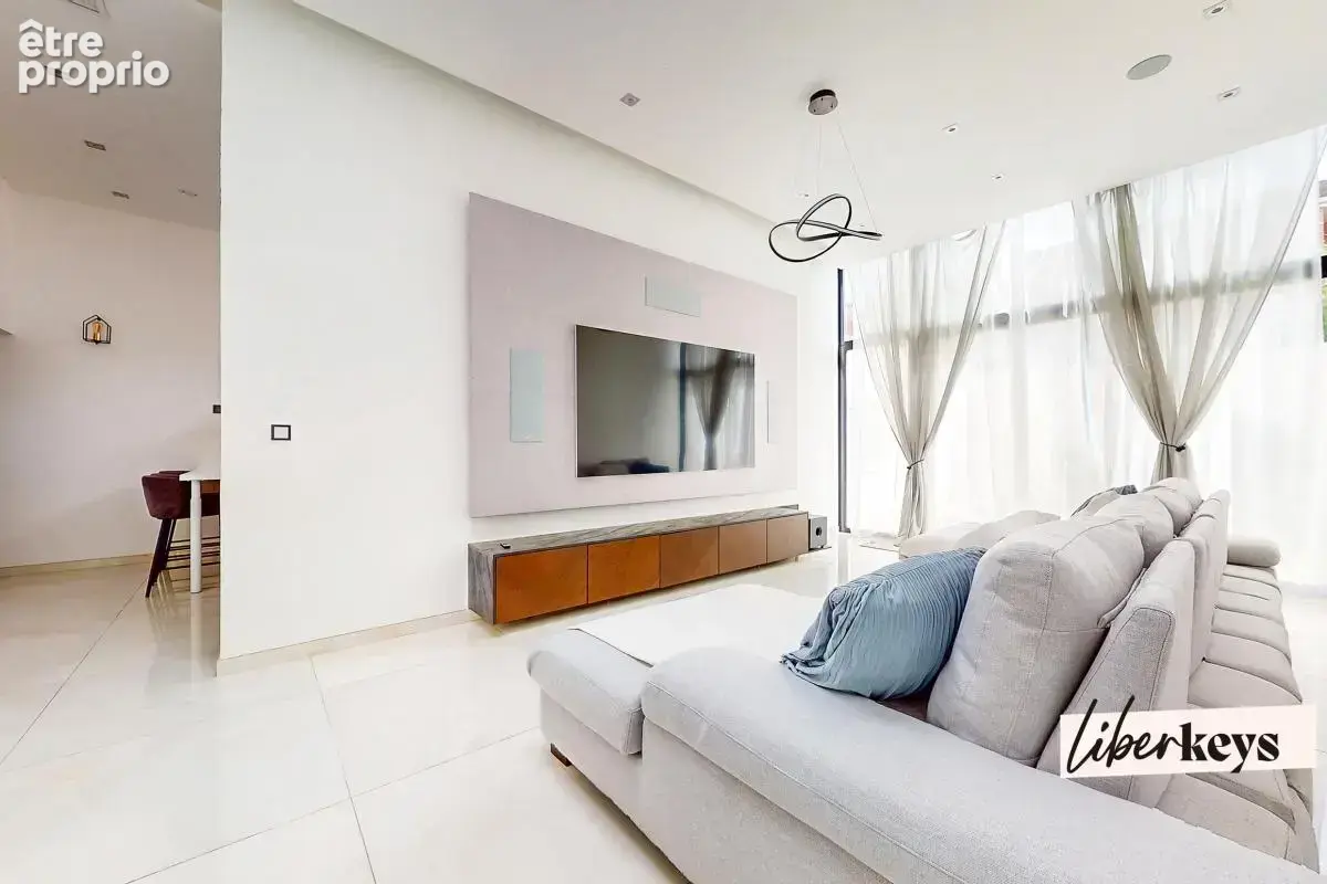 Maison atypique entièrement rénovée – 139,62 m² – DPE A – Jardin & garage de 40 m² - photo 3