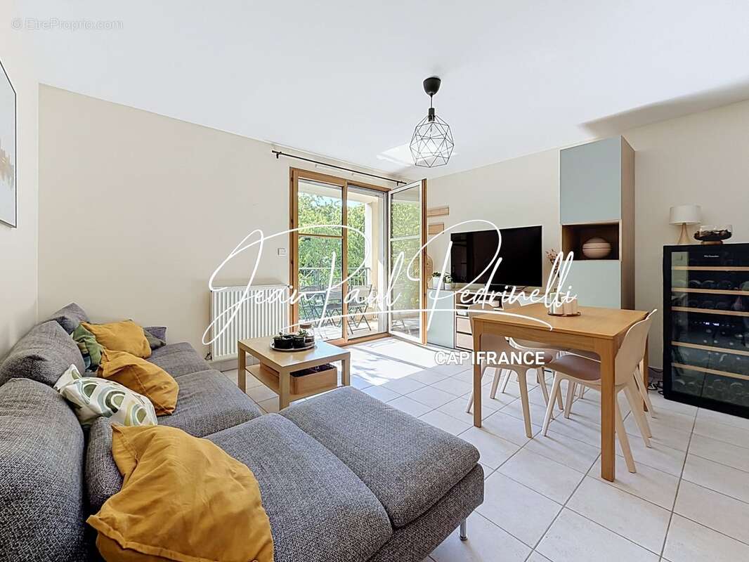 Tassin-la-Demi-Lune - Appartement 2 pièces de 48 m² avec balcon, parking privatif et cave - résidence sécurisée récente - photo 7