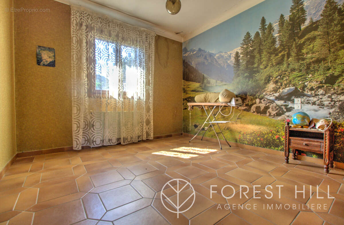 Maison 4 faces   fort potentiel, grand garage et terrain - photo 11
