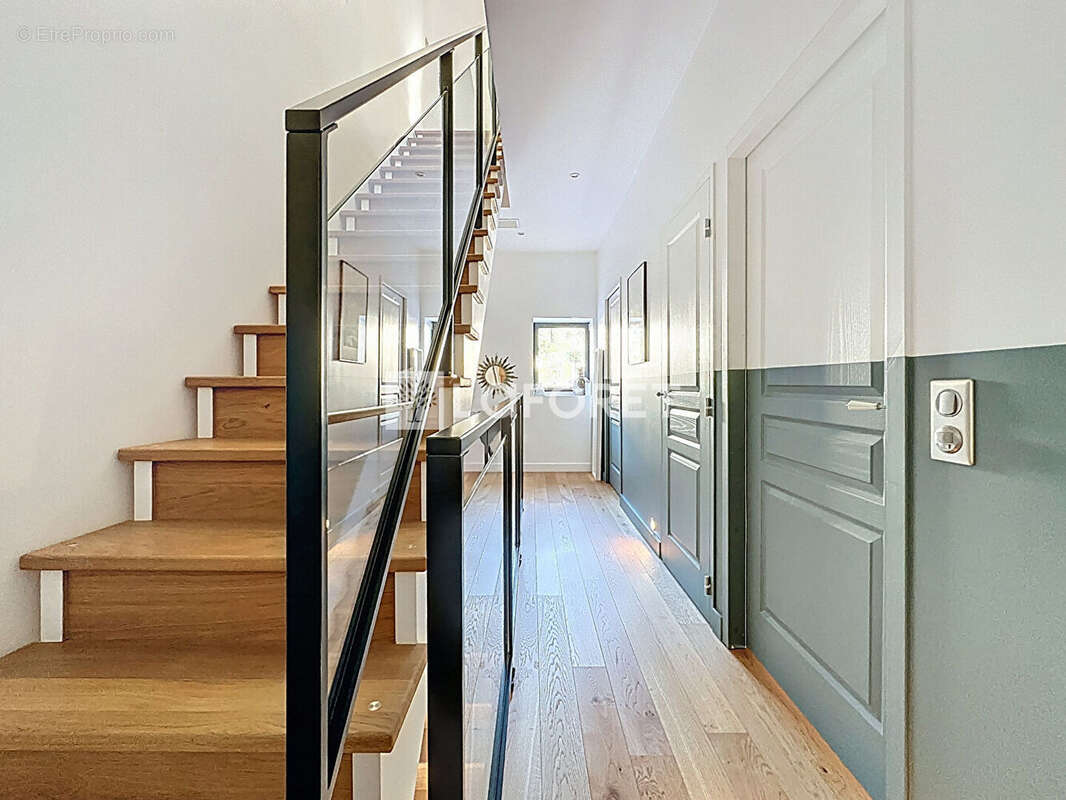 Maison à NEUVILLE-SUR-SAONE