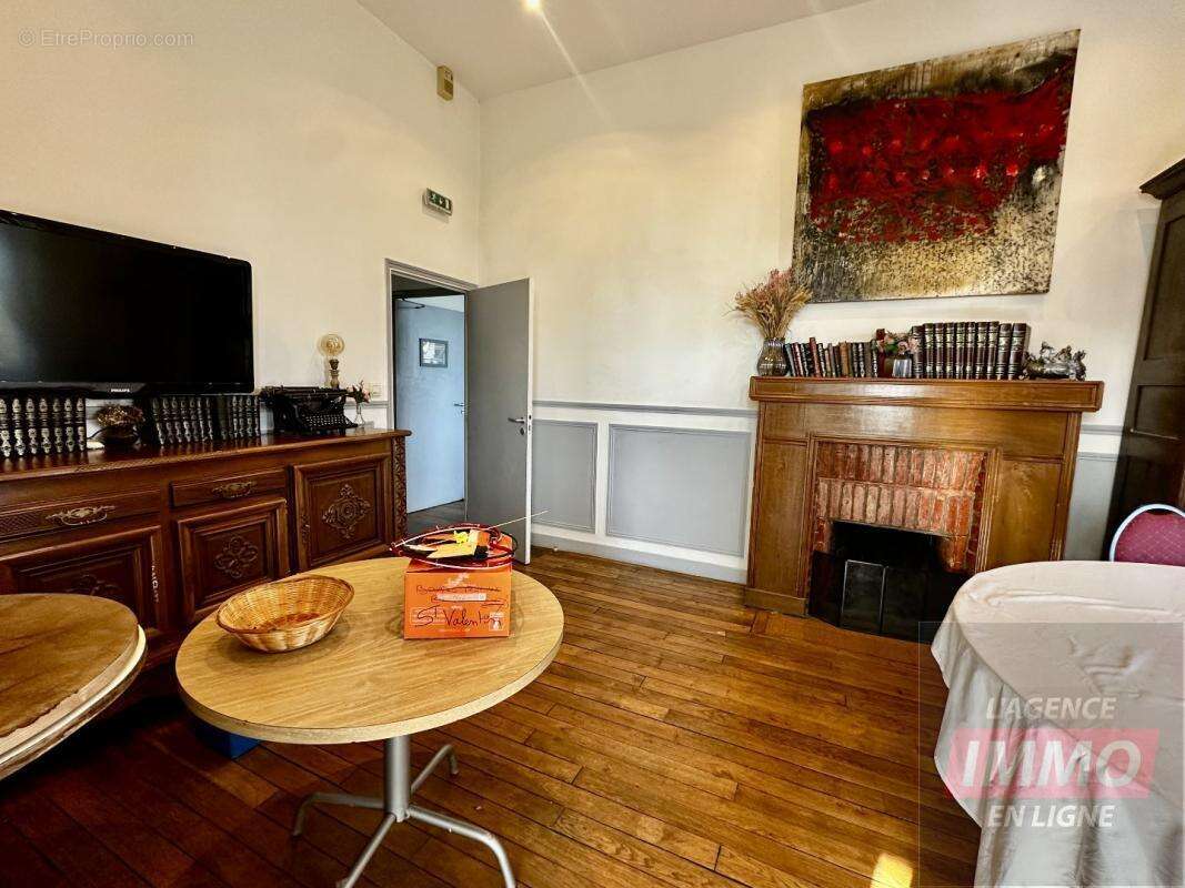 Maison 680 m² à Pontoise  - photo 5