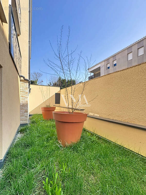 Commerce à JASSANS-RIOTTIER