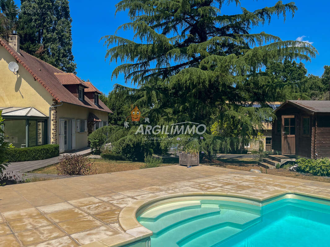Propriété avec deux habitations et piscine - photo 24