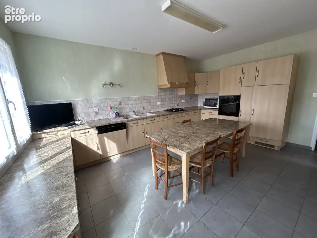 Maison familiale spacieuse avec sous-sol - environnement calme - photo 4