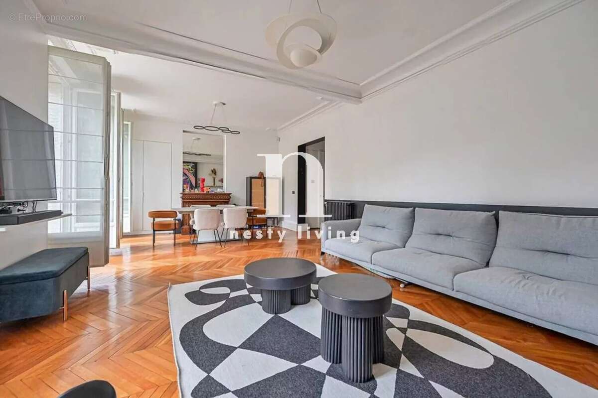 Appartement à PARIS-17E