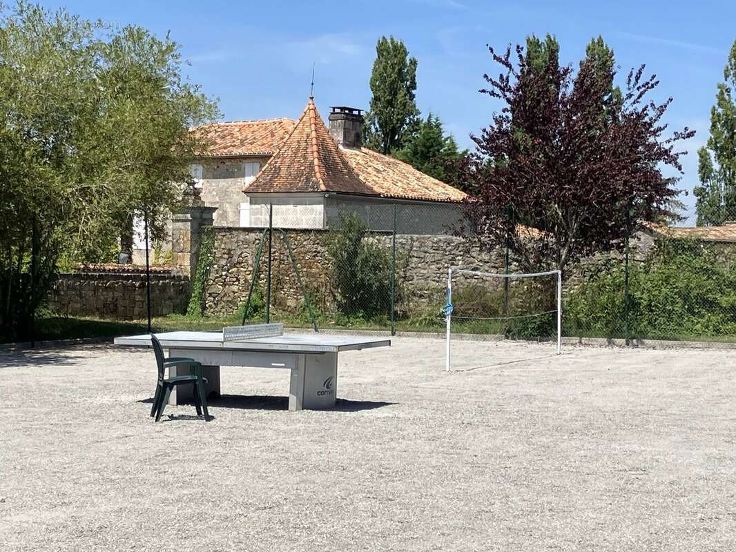 Propriété de caractère au sein d’un château – En exclusivité chez Beaux Villages - photo 13