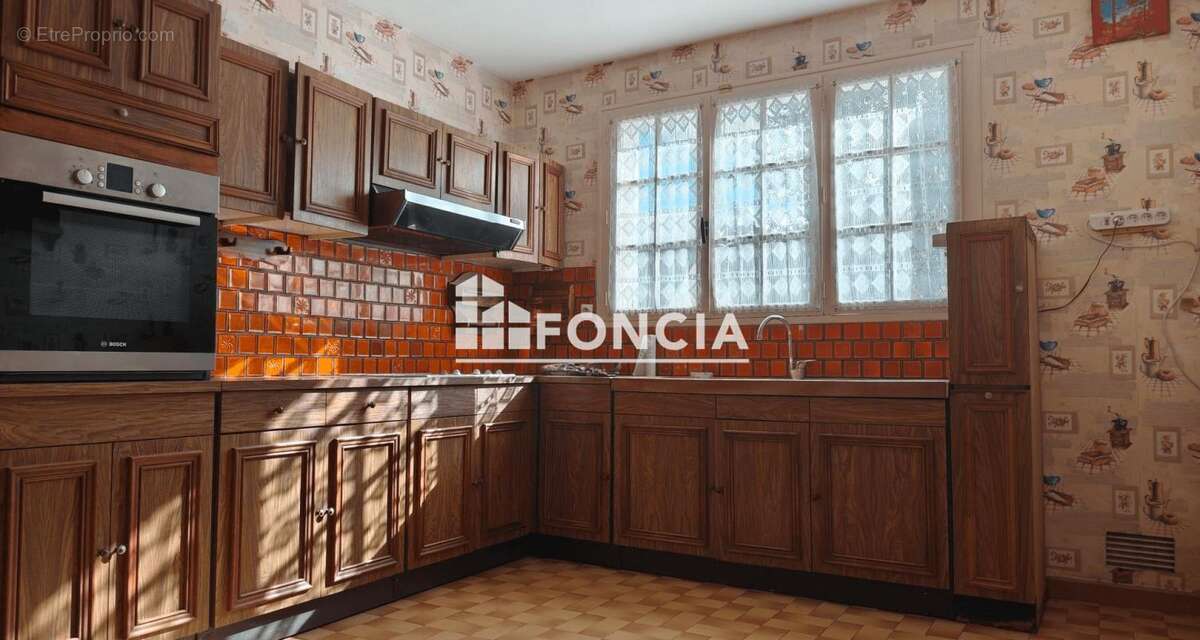 Maison à SAINT-PRYVE-SAINT-MESMIN