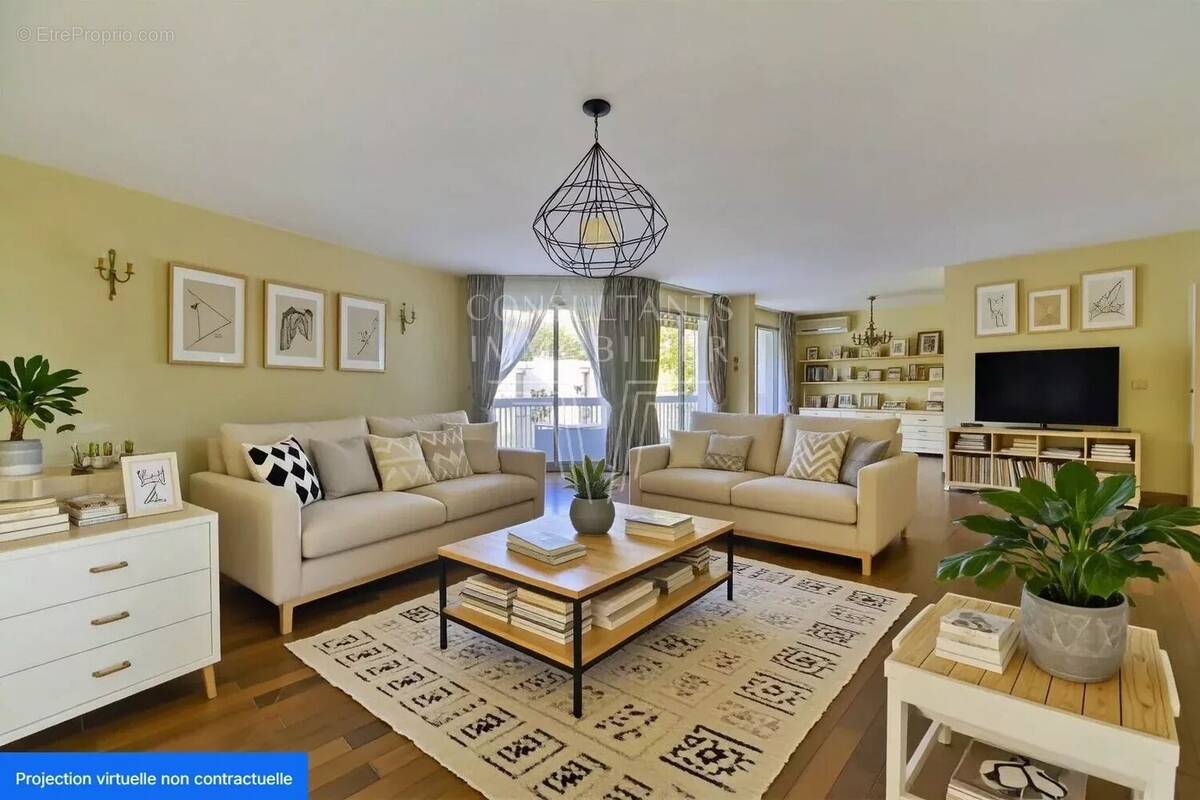 Appartement à NEUILLY-SUR-SEINE