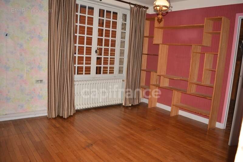 Maison à VARENNES-VAUZELLES